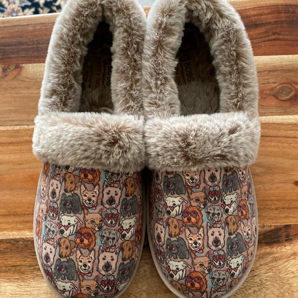 New w/o box, Bobs Skechers slippers size 7